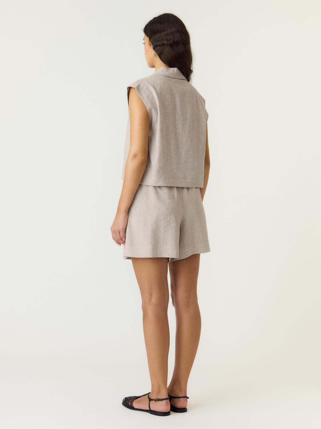 model_shot-back